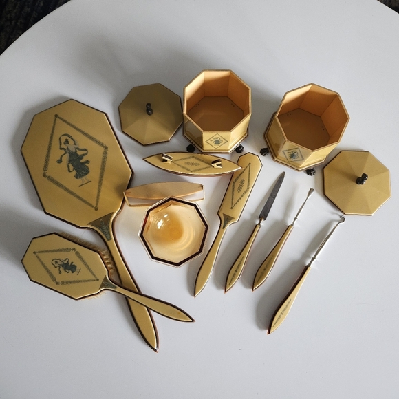 Vintage Lucite Empire Dresser/Vanity Set- Full Set - Picture 4 of 11